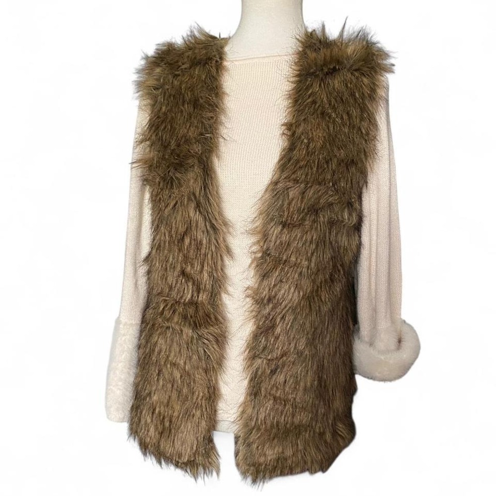 Xhilaration faux fur vest